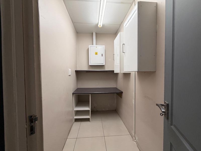 To Let Commercial Property for Rent in Humewood Eastern Cape